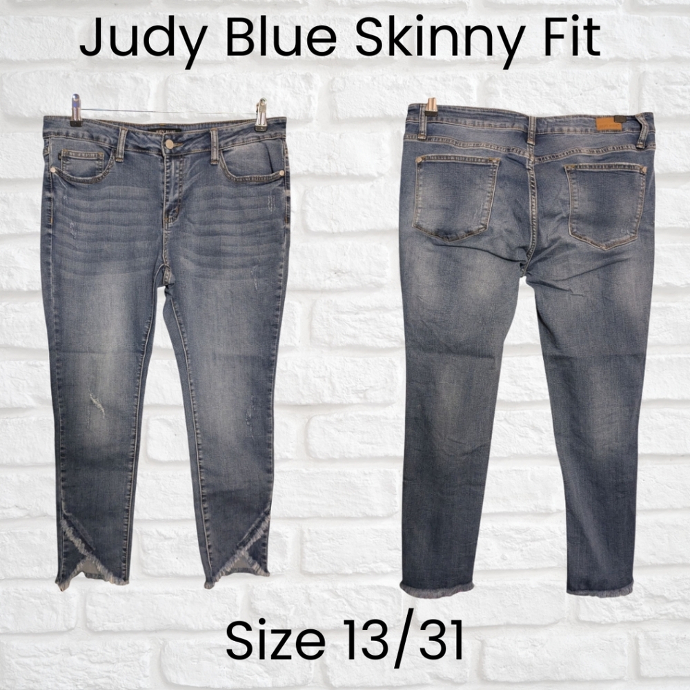 Judy Blue Distressed Tulip Hem Cropped Denim Jeans Size 13/31